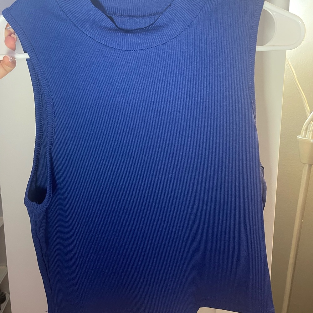 Crop top size small.